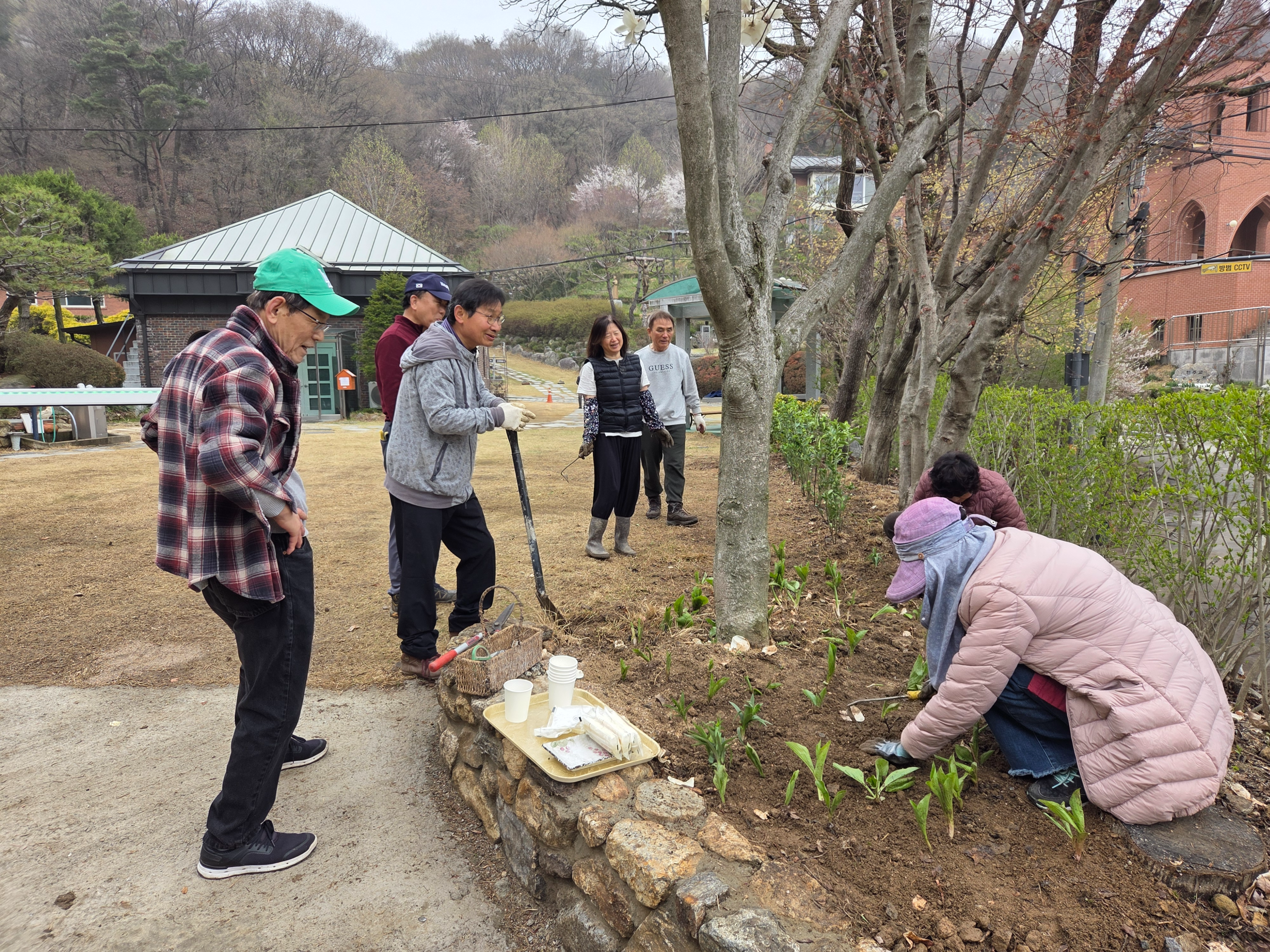 마을 주민과 함께한 봄의 손길 – 4월 11일