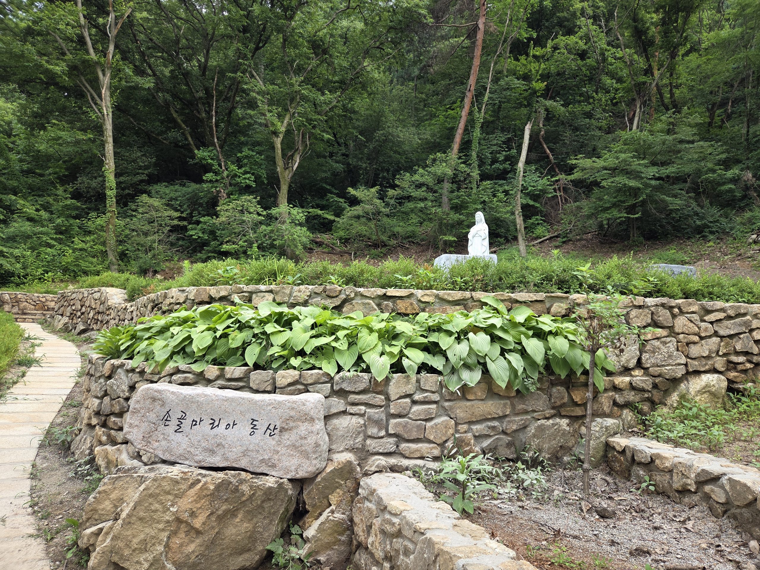 순교마리아 동산에 세워진 표지석 – 7월 7일